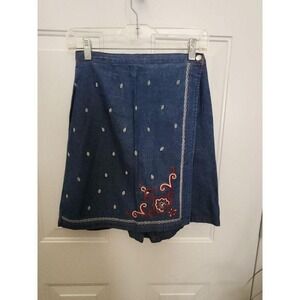 Teddi Vintage Denim Embroidered Skort with Pearl Style buttons Size 12‎
